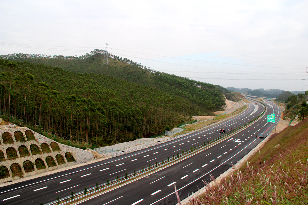 防城至东兴高速公路 - 公路工程 - J9集团