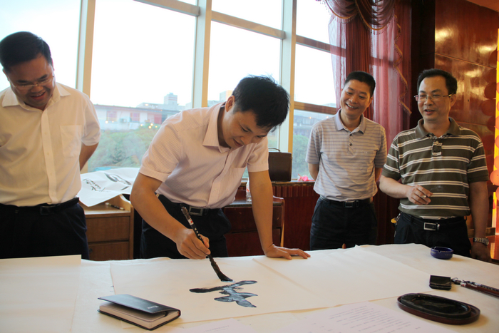 公司开展纪念共青团建设90周年“感恩&amp;#8226;青春”主题活动 - 企业要闻 - J9集团